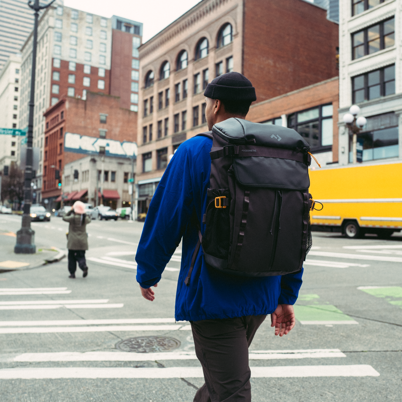 Chladicí batoh Dometic Unrestricted Backpack při cestování