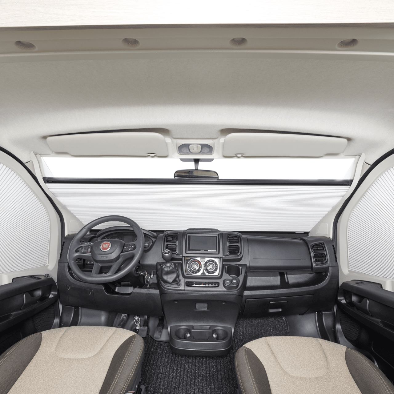 Kabina Fiat Ducato se zatemňovacím systémem Dometic FP 220